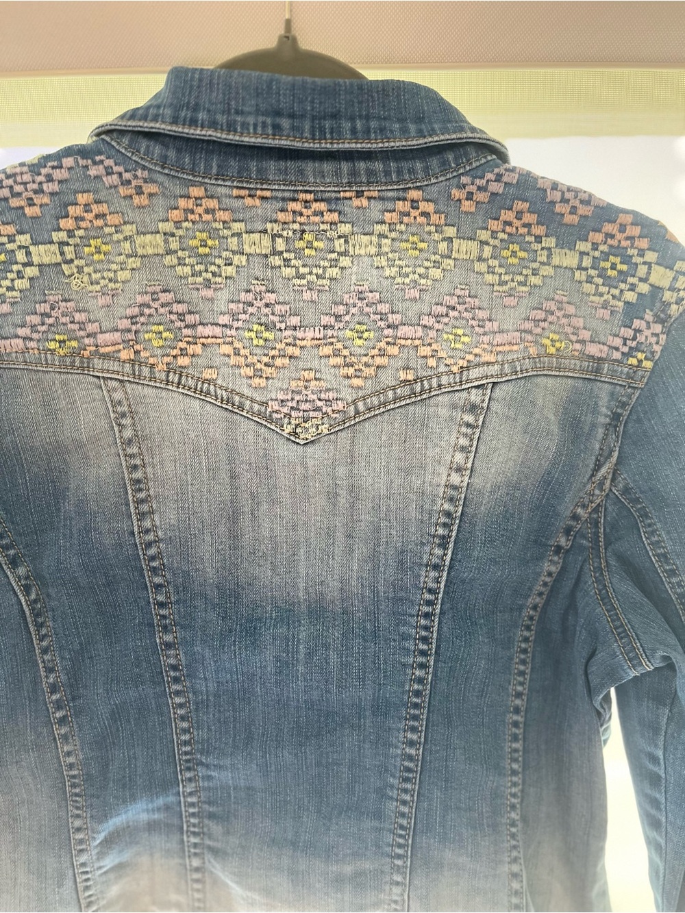 Jessica Simpson Boho
Ombre Bleached Denim Jacket Size Medium - Picture 13 of 14